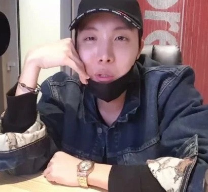 J-Hope cùng bộ sưu tập đồng hồ 'toát mùi tiền' xứng danh thành viên nhóm nhạc toàn cầu hóa Ảnh 5