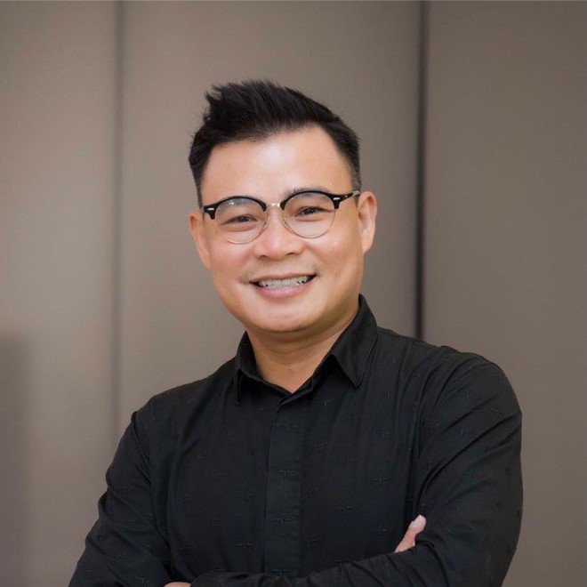 CEO Đinh Việt Hùng.