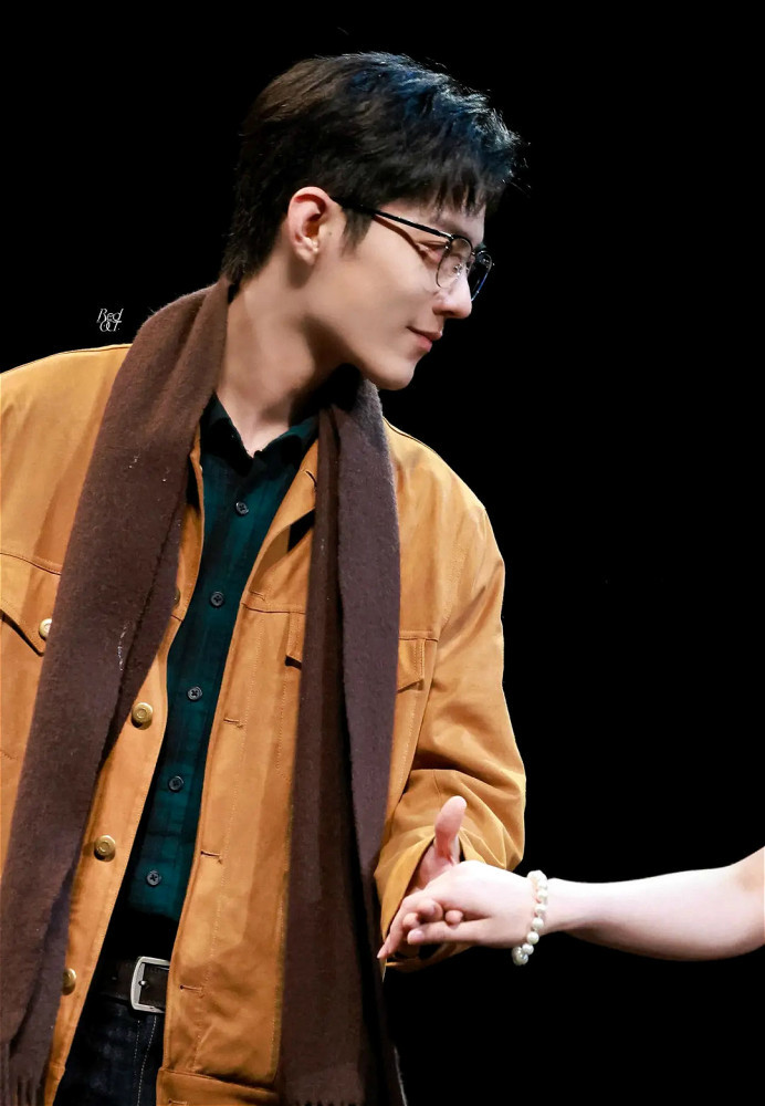 Tiêu Chiến khiến cả thành phố tái hiện lại khung cảnh náo nhiệt như thời kỳ đỉnh cao của Lưu Đức Hoa Ảnh 3