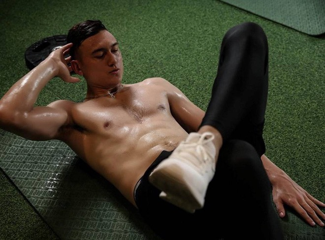 Đặng Văn Lâm cởi trần khoe '6 múi sầu riêng thơm phức' khiến hội chị em 'mê mệt' Ảnh 8