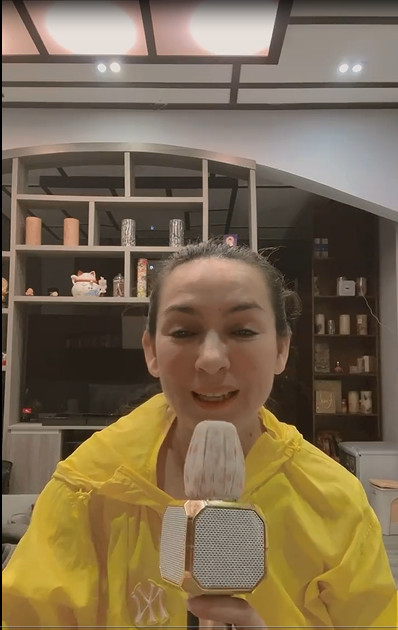 Mẹ nuôi Hồ Văn Cường xuất hiện trở lại với thần thái tươi tắn rạng rỡ.