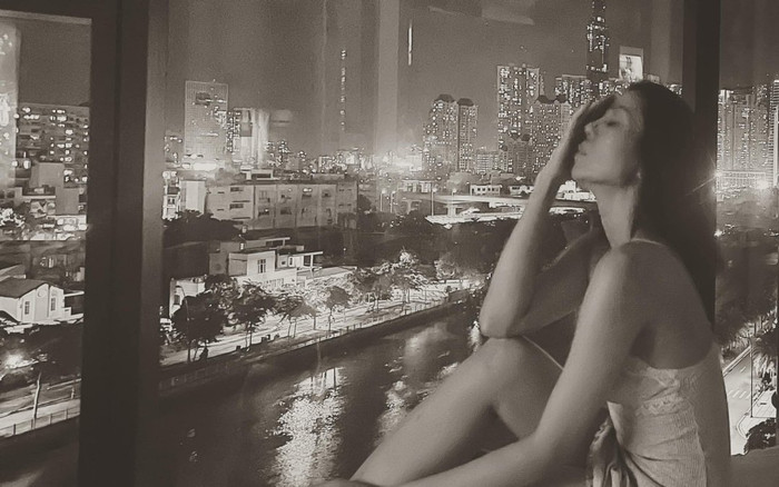 Lệ Quyên khoe ảnh chụp diện váy ngủ trễ nải giữa đêm, cư dân mạng lập tức réo gọi Lâm Bảo Châu Ảnh 2