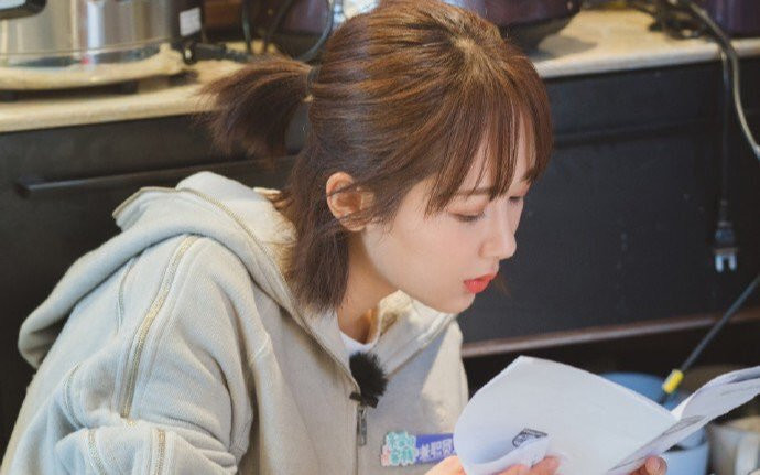 Cằm của Dương Tử có điểm lạ nhìn 'đáng sợ', như di chứng từ phẫu thuật? Ảnh 2