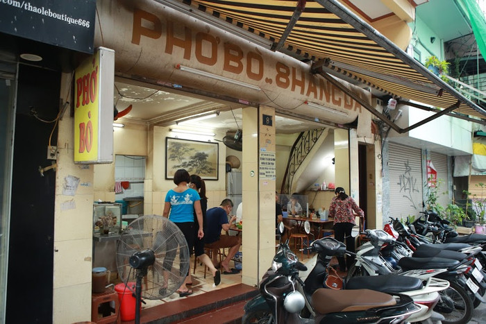 Người Hà Nội hào hứng 'kéo nhau' đi ăn phở trong ngày đầu hàng quán hoạt động trở lại Ảnh 12