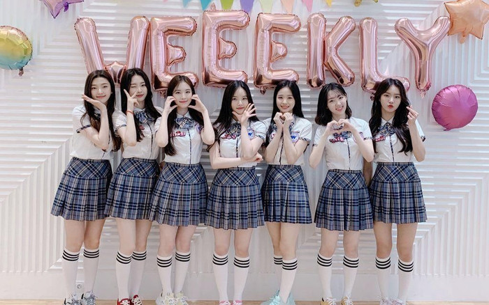 Nhóm nhạc tân binh được khen ngợi hết lời với trang phục biểu diễn kín đáo, năng động Ảnh 2