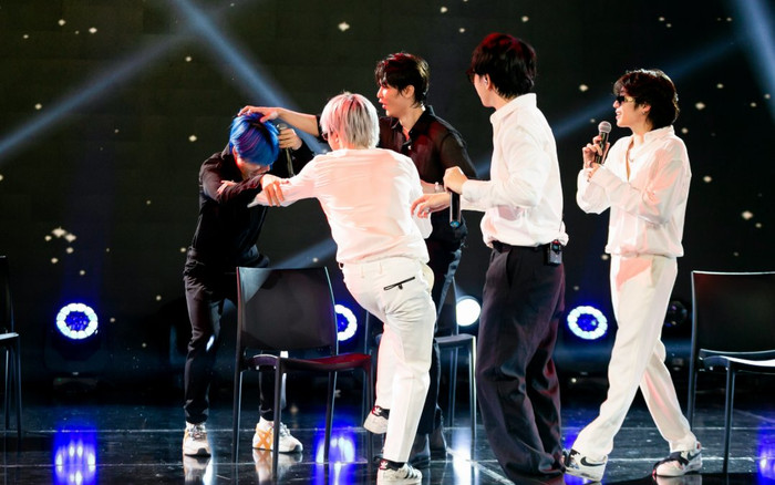 Clip: Uni5 gặp sự cố trong quá trình tập luyện chuẩn bị cho tiết mục ở vòng Đối đầu The Heroes Ảnh 2