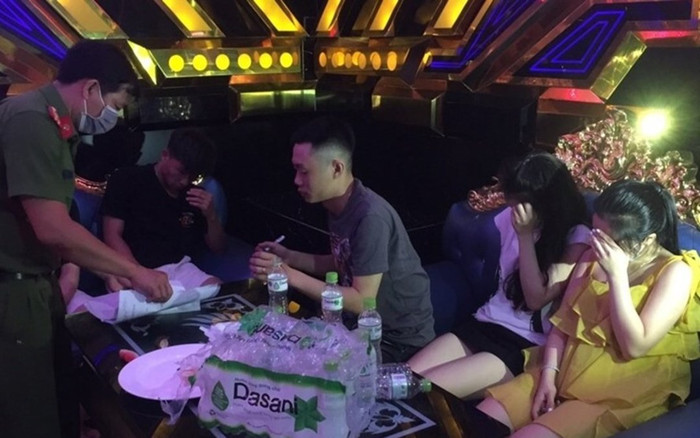 29 học sinh, sinh viên 'phê' ma túy lúc rạng sáng trong phòng karaoke Ảnh 2