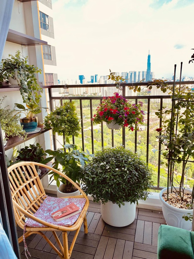 Chiếc ban công 'xịn xò' là điểm nhấn của căn nhà.