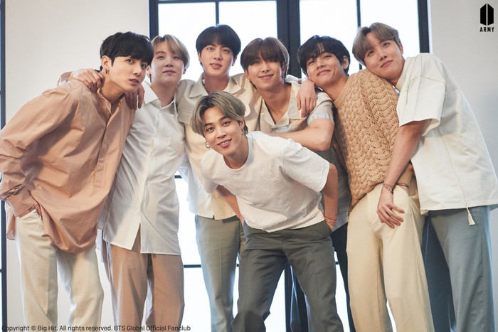Họ không hài lòng về cách anh chàng nói là hay nghe và cũng học hỏi từ BTS, học hỏi là một chuyện, sao chép y chang lại là một chuyện khác.