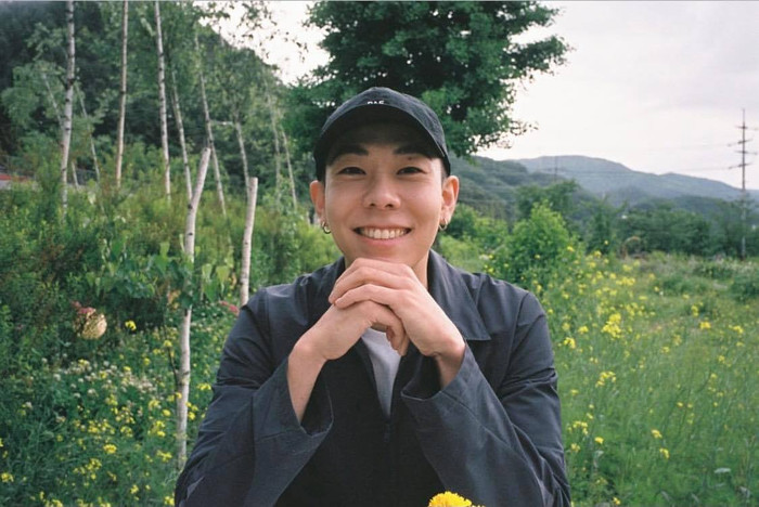 Rộ tin đồn Loco hẹn hò Lee Sung Kyung sau loạt ảnh chụp giống nhau: chiến hạm Loco - Hwasa đã chìm? Ảnh 3