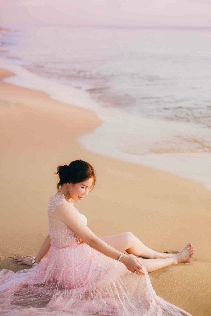 Bà xã Quý Bình đăng ảnh khoe nhan sắc xinh đẹp, không quên đính kèm chú thích 'vòi tiền' từ ông xã.