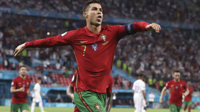 Ronaldo cân bằng thành tích ghi bàn của Daei.