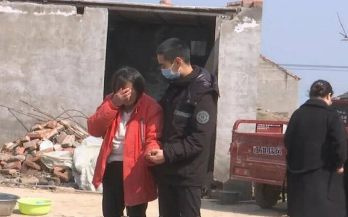 Chồng mới mất vì Covid-19, con trai bị hàng xóm than phiền, bà mẹ có hành động khiến nhiều người xót xa Ảnh 2