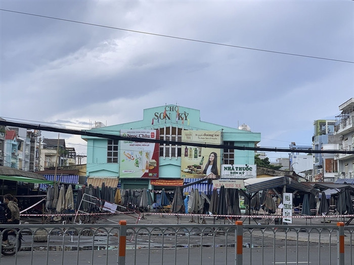Phong toả chợ Sơn Kỳ (quận Tân Phú, TP.HCM). Ảnh: VTC News