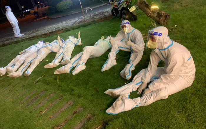 Xúc động hình ảnh sao Việt xông pha vào tâm dịch: Ăn vội, ngủ vật vờ lề đường, chung tay đẩy lùi COVID Ảnh 2