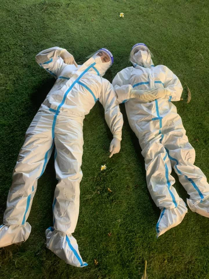 Xúc động hình ảnh sao Việt xông pha vào tâm dịch: Ăn vội, ngủ vật vờ lề đường, chung tay đẩy lùi COVID Ảnh 10