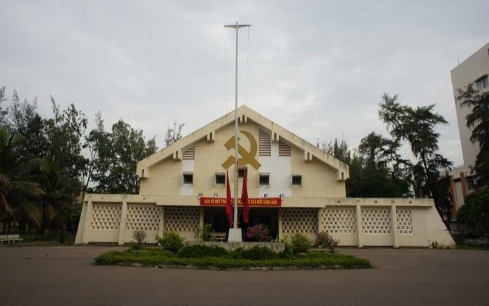 Dự lễ khai giảng chung với F0, nhiều cán bộ Bình Thuận phải cách ly tập trung Ảnh 2