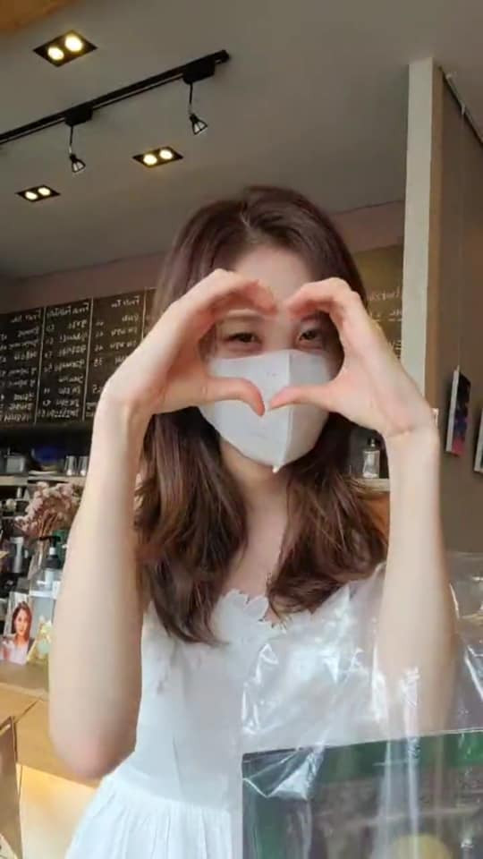Seohyun SNSD bất ngờ đến tham dự và kí tặng sự kiện do fan Việt tổ chức Ảnh 7
