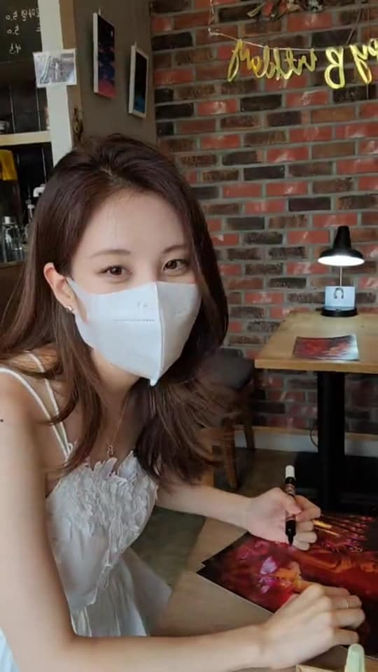 Seohyun SNSD bất ngờ đến tham dự và kí tặng sự kiện do fan Việt tổ chức Ảnh 4