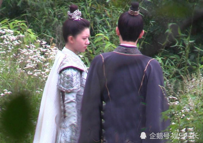 'Phim giả tình thật': Dương Dương chăm sóc Triệu Lộ Tư tận tình, cặp đôi hẹn hò bị paparazzi tóm gọn? Ảnh 5