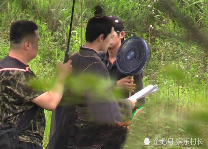 'Phim giả tình thật': Dương Dương chăm sóc Triệu Lộ Tư tận tình, cặp đôi hẹn hò bị paparazzi tóm gọn? Ảnh 6