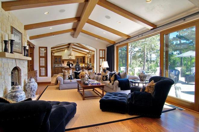 Khuôn viên sang - xịn của ngôi trường con gái lớn nữ đại gia Phượng Chanel