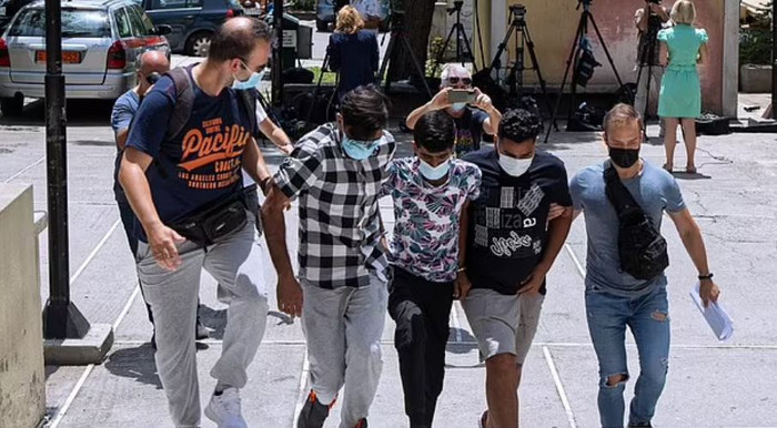 3 gã đàn ông cưỡng hiếp thai phụ.