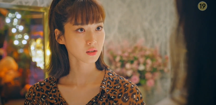 'Penthouse 3' tập 4: Seok Kyung là chị em sinh đôi với Min Seol A, Oh Yoon Hee chết thảm dưới vực sâu Ảnh 8