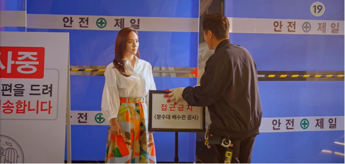 'Penthouse 3' tập 4: Seok Kyung là chị em sinh đôi với Min Seol A, Oh Yoon Hee chết thảm dưới vực sâu Ảnh 19