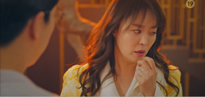 'Penthouse 3' tập 4: Seok Kyung là chị em sinh đôi với Min Seol A, Oh Yoon Hee chết thảm dưới vực sâu Ảnh 14