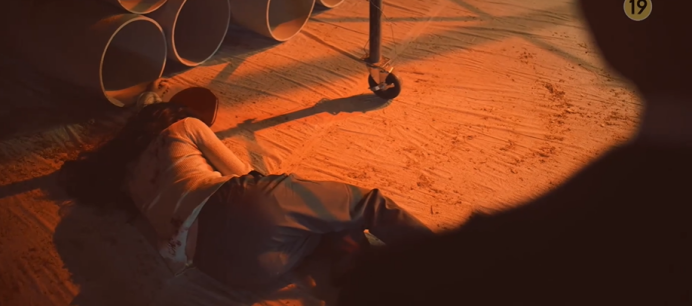 'Penthouse 3' tập 4: Seok Kyung là chị em sinh đôi với Min Seol A, Oh Yoon Hee chết thảm dưới vực sâu Ảnh 17