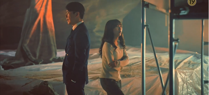 'Penthouse 3' tập 4: Seok Kyung là chị em sinh đôi với Min Seol A, Oh Yoon Hee chết thảm dưới vực sâu Ảnh 16