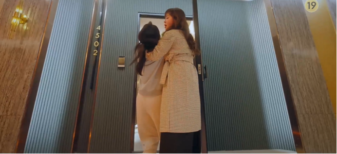 'Penthouse 3' tập 4: Seok Kyung là chị em sinh đôi với Min Seol A, Oh Yoon Hee chết thảm dưới vực sâu Ảnh 27