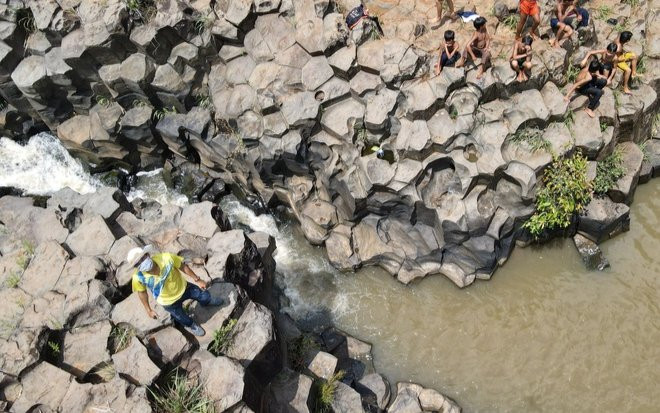 Chiêm ngưỡng suối đá cổ trên 100 triệu năm tuổi tại Gia Lai Ảnh 2