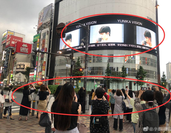 Quảng cáo của Tiêu Chiến xuất hiện tại Nhật Bản khiến dân địa phương thi nhau chụp ảnh Ảnh 8