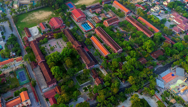 Toàn cảnh trường Quốc học Huế từ trên cao