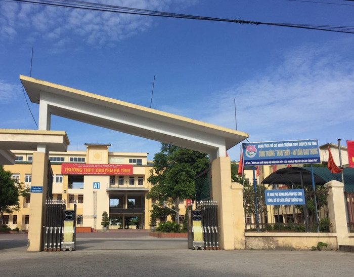 Những trường cấp 3 'siêu' đình đám của dải đất miền Trung: Bề dày lịch sử lâu đời, nhân tài không đếm xuể Ảnh 13