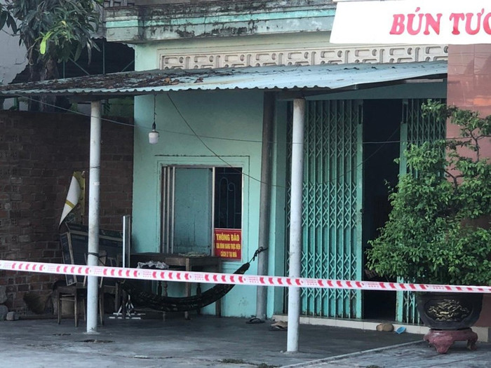 Một ngôi nhà có người mắc Covid-19 ở TP. Tuy Hoà bị phong toả. Ảnh Tiền Phong