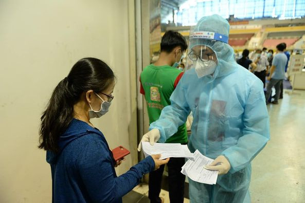 Nghệ sĩ trong tâm dịch: 'Nếu sợ mà ngồi yên thì ai sẽ đứng lên chống dịch?' Ảnh 5