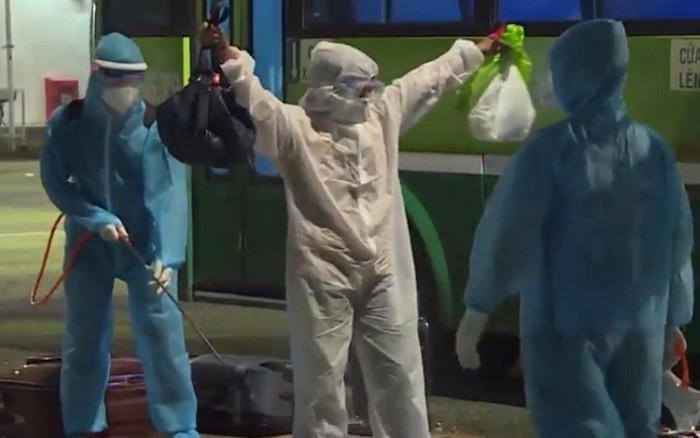 Quảng Ngãi: 30 phụ nữ bị 'bắt quả tang' trốn khỏi vùng phong tỏa ra Đà Nẵng Ảnh 2