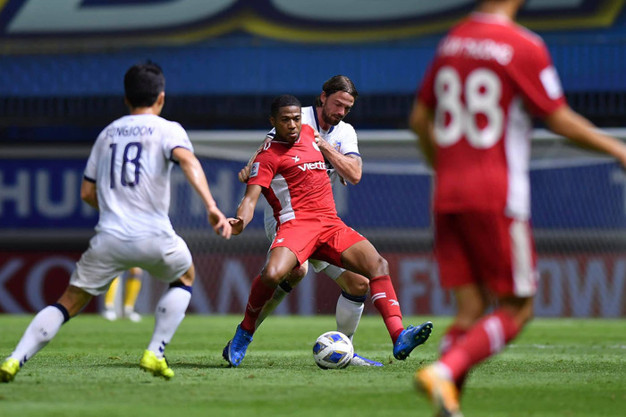 Không có điểm trước Ulsan, nhưng nhà đương kim vô địch V-League đã khiến châu Á phải chú ý đến mình.