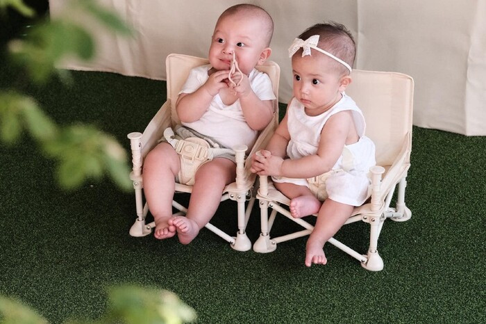 Cặp sinh đôi Lisa - Leon nhà Hồ Ngọc Hà hiện là những nhóc tì hot nhất showbiz Việt.