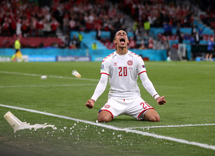 Đan Mạch thắng Xứ Wale 4-0 để vào tứ kết EURO 2020. Ảnh: REUTERS