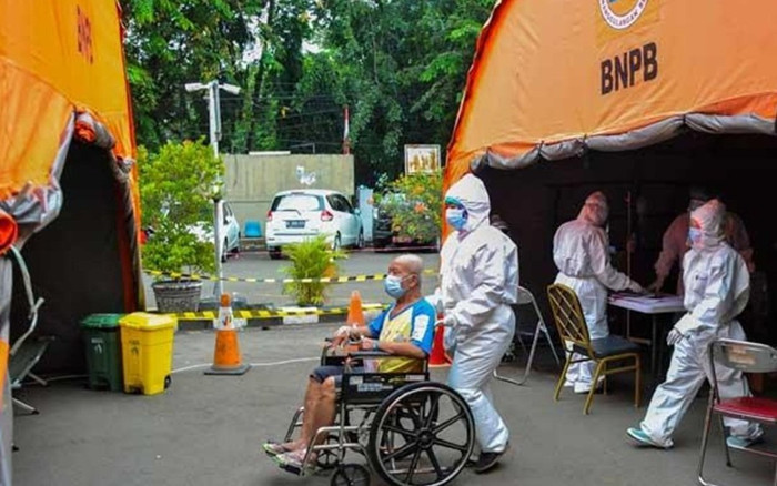 Bệnh nhân Covid-19 gục chết trước cửa nhà suốt 12 tiếng, không ai dám tiếp cận vì sợ lây Ảnh 2