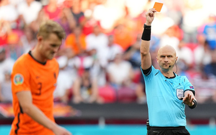 'Tội đồ' De Ligt nói gì sau chiếc thẻ đỏ bước ngoặt khiến Hà Lan bị loại khỏi EURO 2020? Ảnh 2
