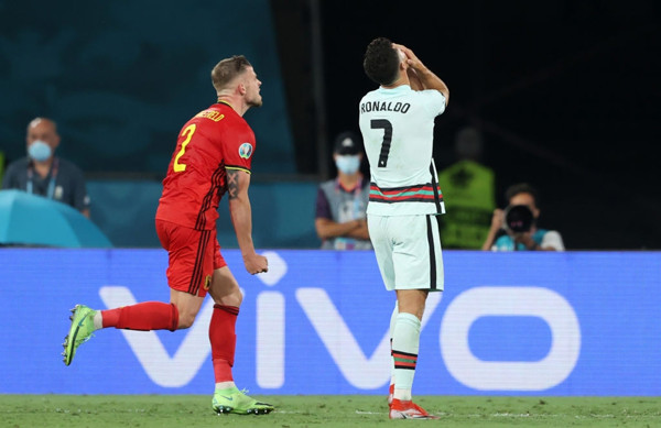Nhưng trên sân La Cartuja, Ronaldo đã không thể hoàn thành mục tiêu khi bị hàng thủ của tuyển Bỉ 'chăm sóc' kỹ càng.