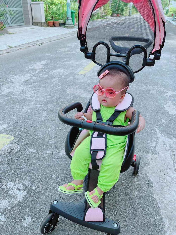 Con gái Mạc Văn Khoa càng lớn, càng bụ bẫm đáng yêu.