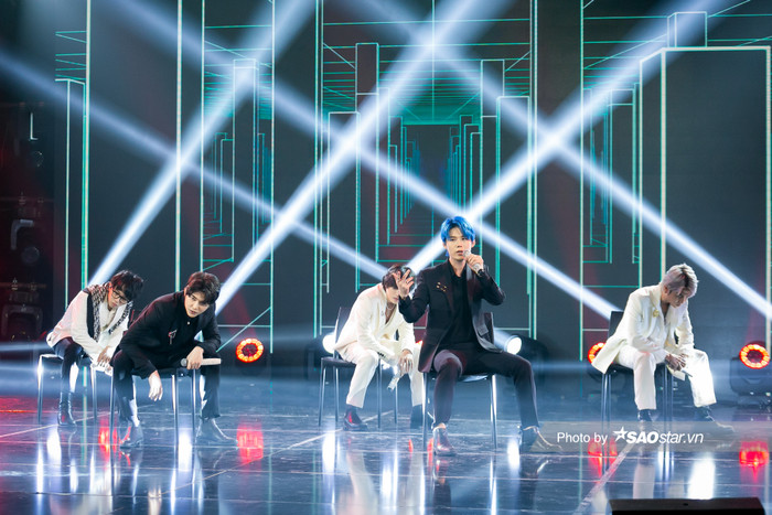 Mỹ Anh và Unimotion cống hiến cho khán giả những tiết mục ấn tượng