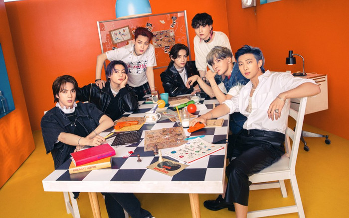 BTS tung bộ ảnh mới, visual khác lạ khiến fan 'xỉu tới xỉu lui' Ảnh 2