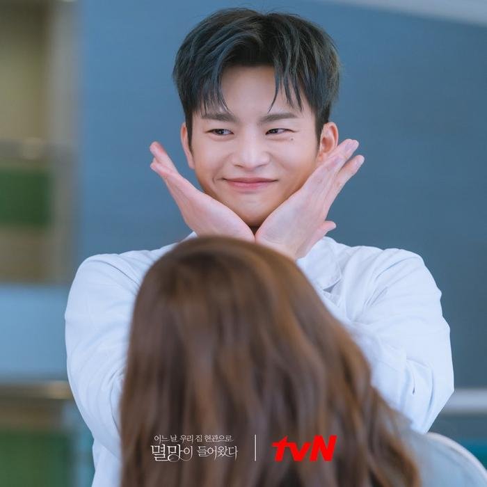 'Doom at Your Service' : Seo In Guk và Park Bo Young cười tít mắt ngầm tiết lộ cái kết 'Happy Ending' Ảnh 5